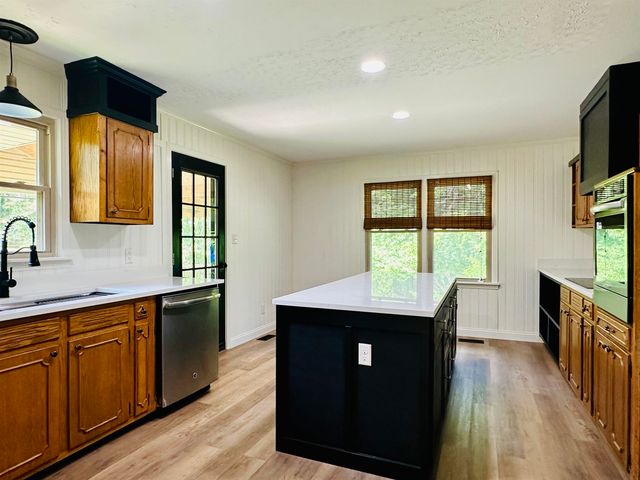 301 SHANNA DR, Selmer, TN 38375