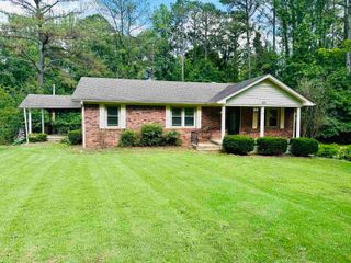 301 SHANNA DR, Selmer, TN 38375