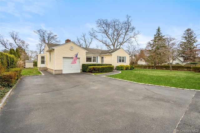 307 6th Avenue, Saint James, NY 11780