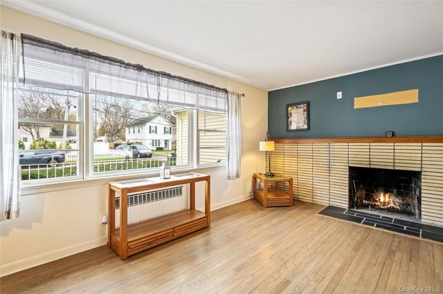 307 6th Avenue, Saint James, NY 11780