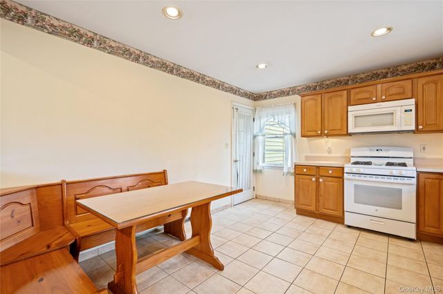 307 6th Avenue, Saint James, NY 11780
