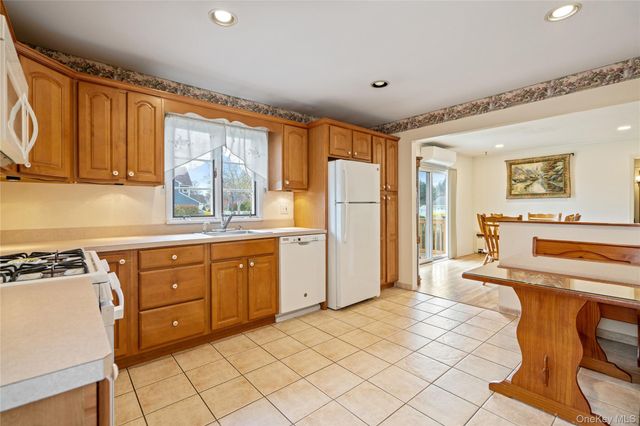 307 6th Avenue, Saint James, NY 11780