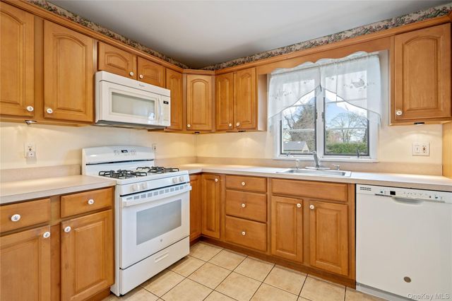 307 6th Avenue, Saint James, NY 11780