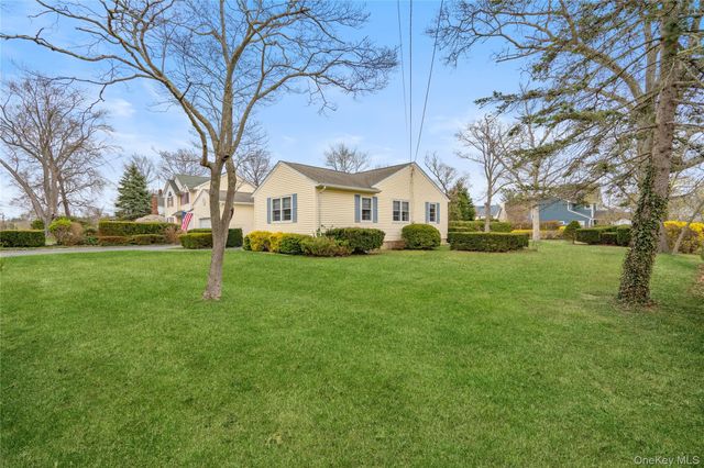 307 6th Avenue, Saint James, NY 11780