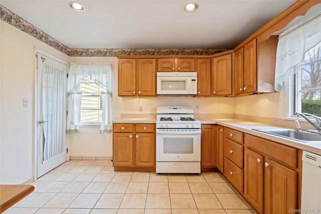 307 6th Avenue, Saint James, NY 11780