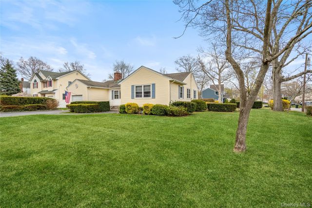 307 6th Avenue, Saint James, NY 11780