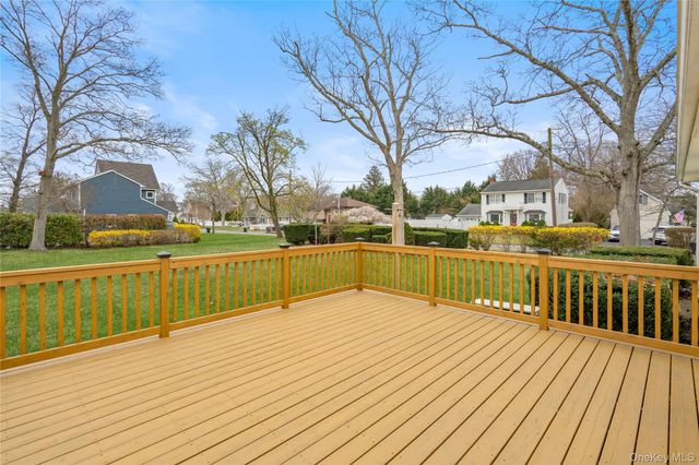 307 6th Avenue, Saint James, NY 11780