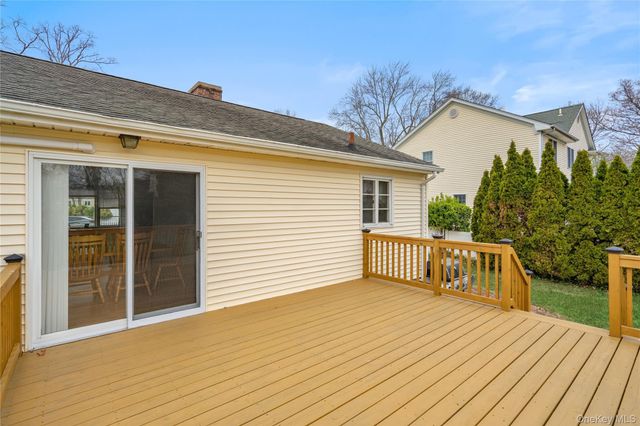 307 6th Avenue, Saint James, NY 11780