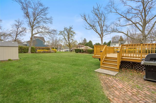 307 6th Avenue, Saint James, NY 11780