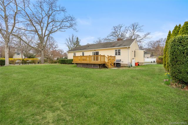 307 6th Avenue, Saint James, NY 11780
