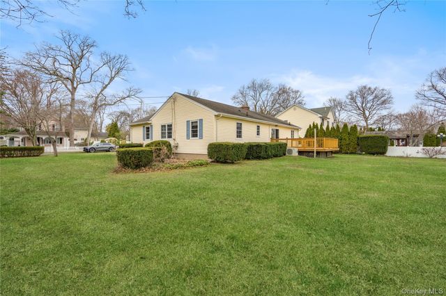 307 6th Avenue, Saint James, NY 11780