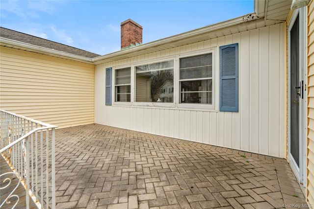307 6th Avenue, Saint James, NY 11780