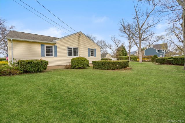 307 6th Avenue, Saint James, NY 11780