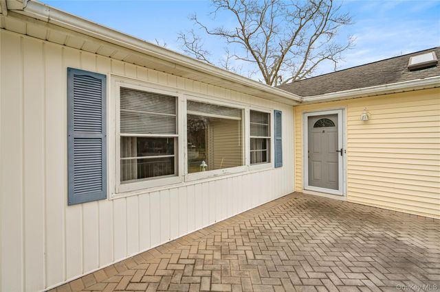 307 6th Avenue, Saint James, NY 11780