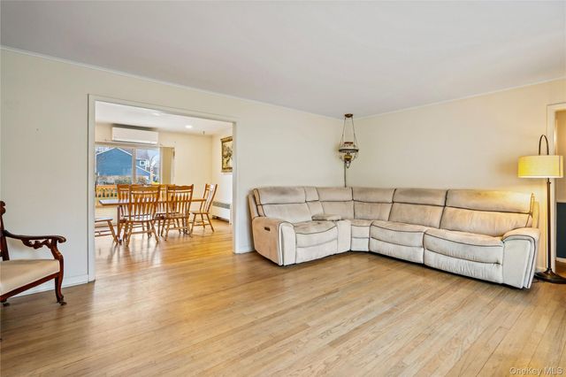 307 6th Avenue, Saint James, NY 11780