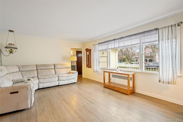 307 6th Avenue, Saint James, NY 11780