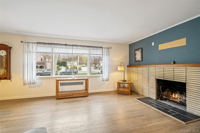 307 6th Avenue, Saint James, NY 11780