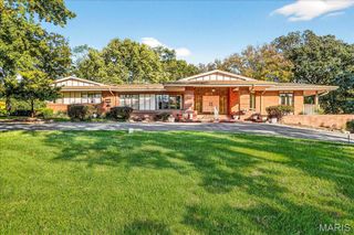72 Meadowbrook Country Club Estates, Ballwin, MO 63011