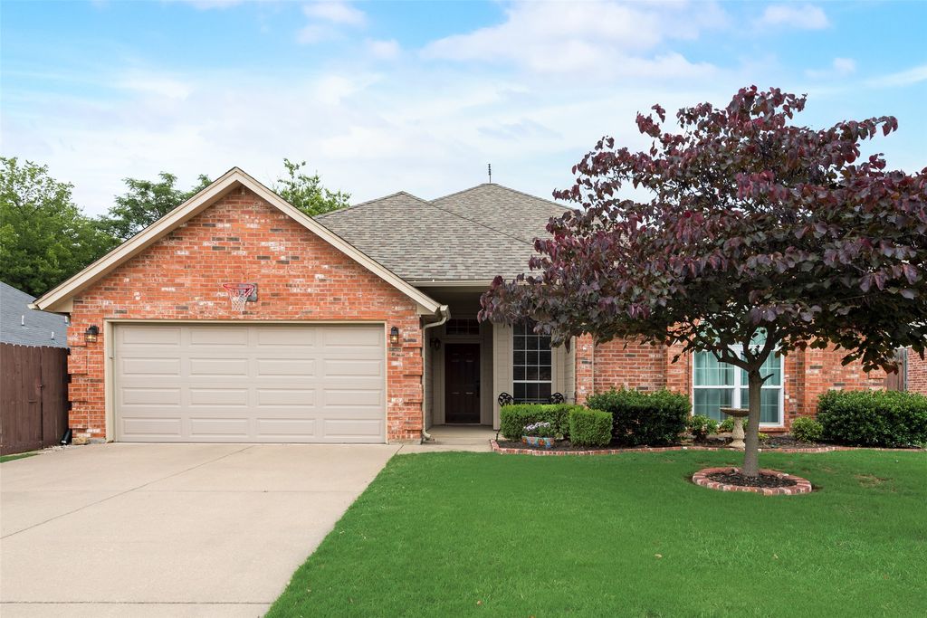 6729 Lucas Lane, North Richland Hills, TX 76182