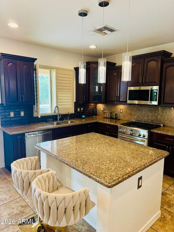 Image 19 of property listing at 40636 W PARKHILL Drive, Maricopa, AZ 85138