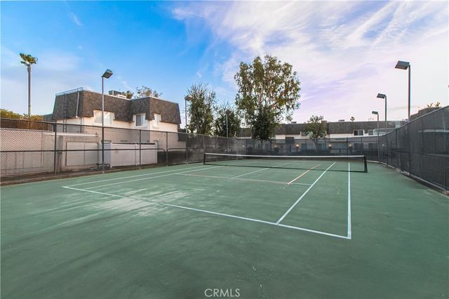 19052 Hamlin Street 3, Reseda, CA 91335
