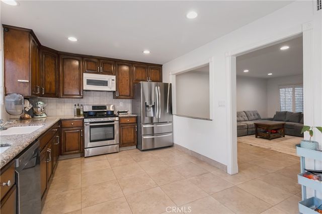 19052 Hamlin Street 3, Reseda, CA 91335