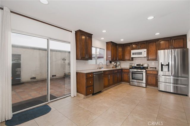 19052 Hamlin Street 3, Reseda, CA 91335