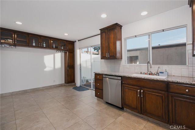 19052 Hamlin Street 3, Reseda, CA 91335