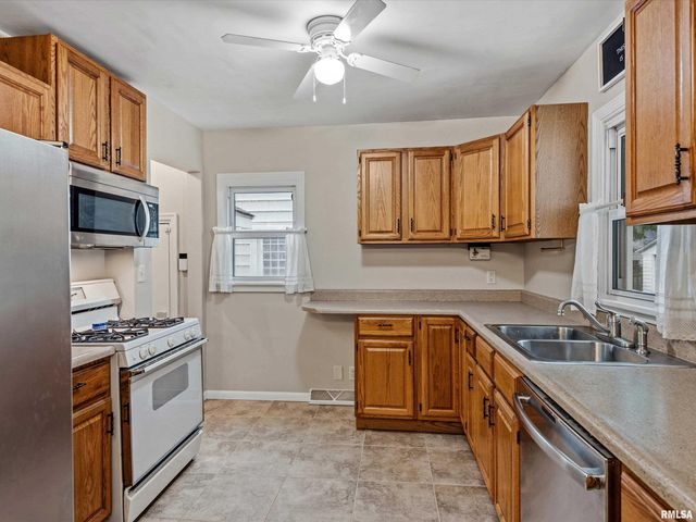 2405 S COLLEGE Street, Springfield, IL 62704