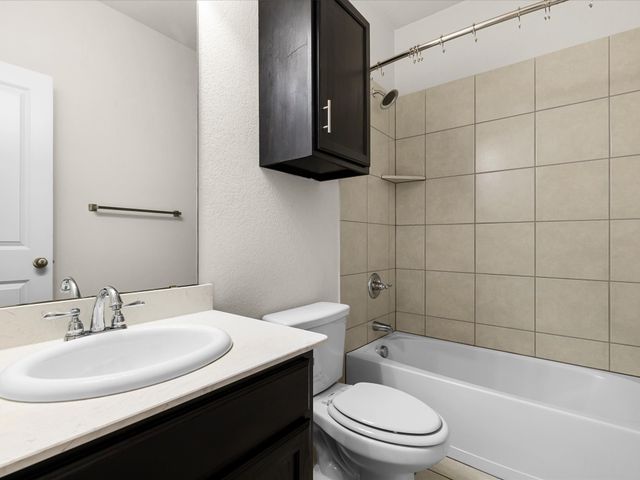 209 Emerald Creek Drive, Fort Worth, TX 76131