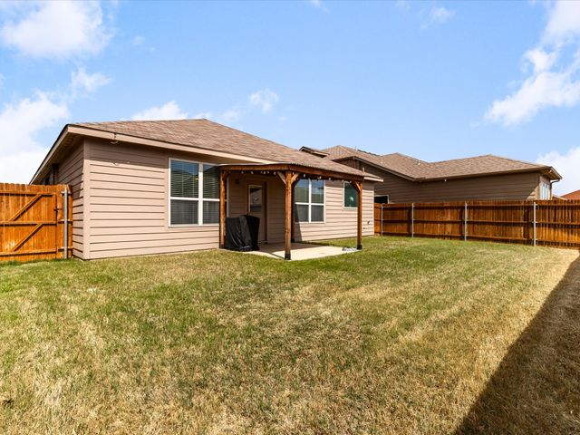 209 Emerald Creek Drive, Fort Worth, TX 76131