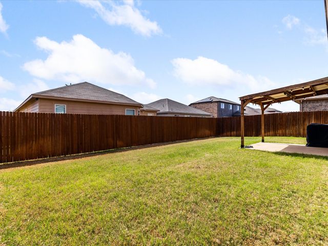 209 Emerald Creek Drive, Fort Worth, TX 76131