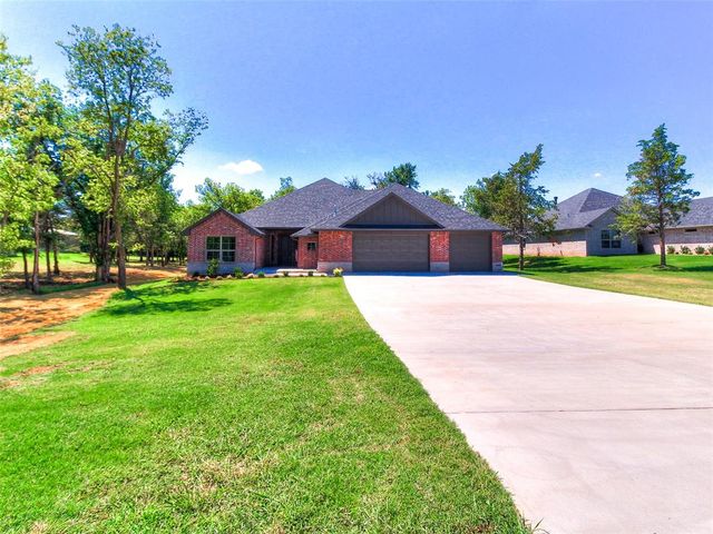 9071 Oak Tree Circle, Edmond, OK 73025