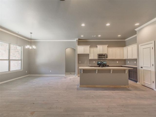 9071 Oak Tree Circle, Edmond, OK 73025