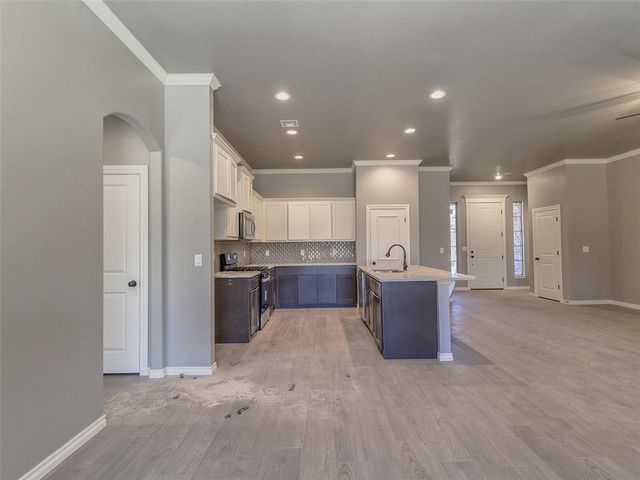 9071 Oak Tree Circle, Edmond, OK 73025