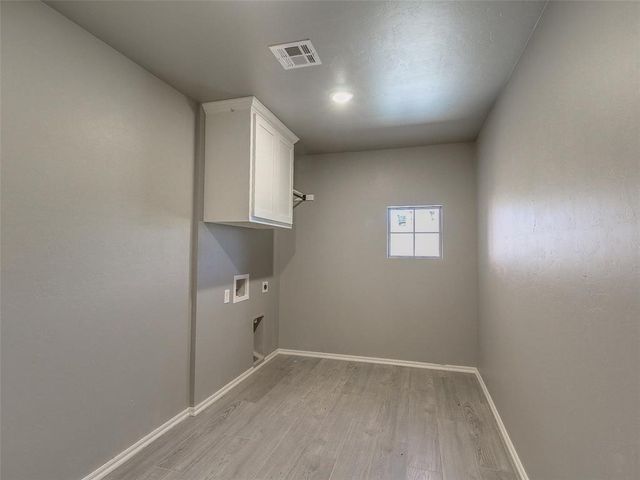 9071 Oak Tree Circle, Edmond, OK 73025