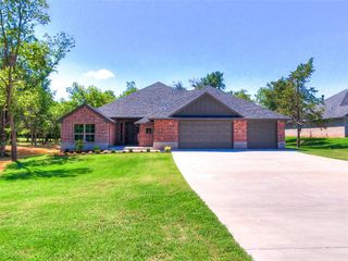 9071 Oak Tree Circle, Edmond, OK 73025