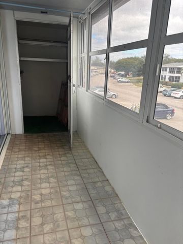 81 Windsor D, West Palm Beach, FL 33417