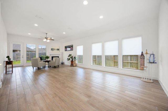 8835 Harbor Pines Drive, Cypress, TX 77433