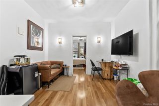 228 W 17th Street 2A, New York (manhattan), NY 10011