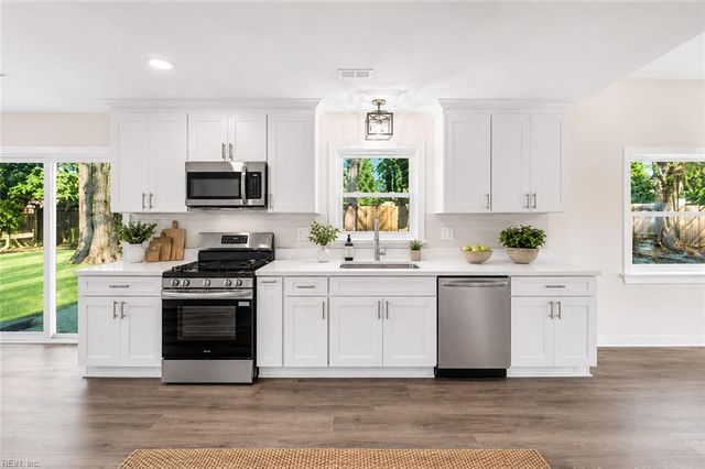 2300 Plantation DR, Virginia Beach, VA 23454
