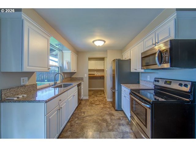 3326 Ne VIEW Ave, Gresham, OR 97030