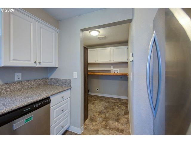 3326 Ne VIEW Ave, Gresham, OR 97030