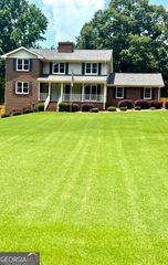 2080 Castle Lake Drive, Tyrone, GA 30290