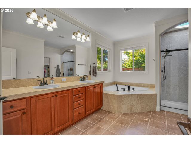 11761 Se CATINA Pl, Happy Valley, OR 97086