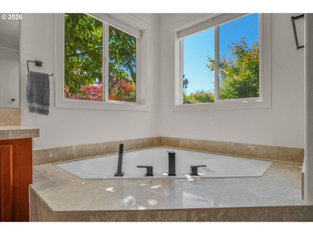 11761 Se CATINA Pl, Happy Valley, OR 97086