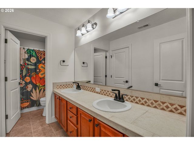 11761 Se CATINA Pl, Happy Valley, OR 97086