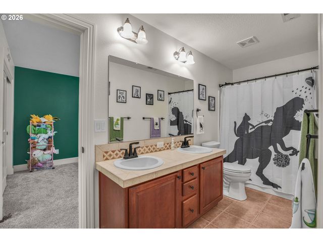 11761 Se CATINA Pl, Happy Valley, OR 97086