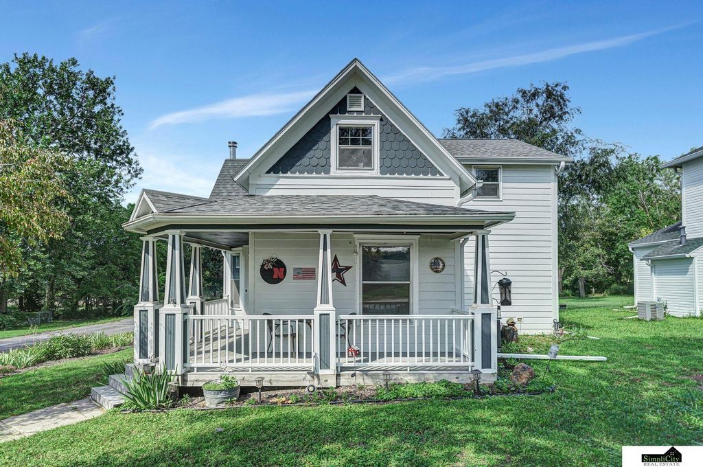 407 Maple Street, Hickman, NE 68372