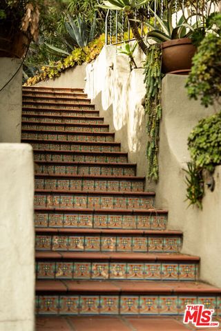 1900 N Vista Street, Los Angeles, CA 90046